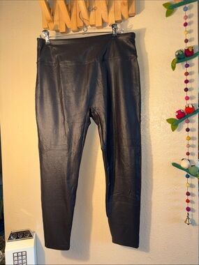 NWOT SANTINY faux leather, shiny soft legging size XL. Has waistband front pocke